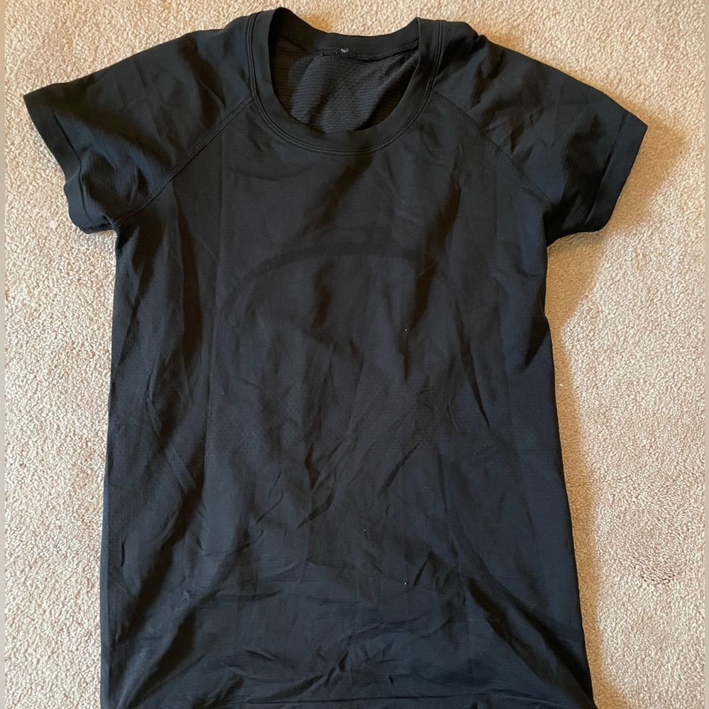 Lululemon swiftly black tshirt